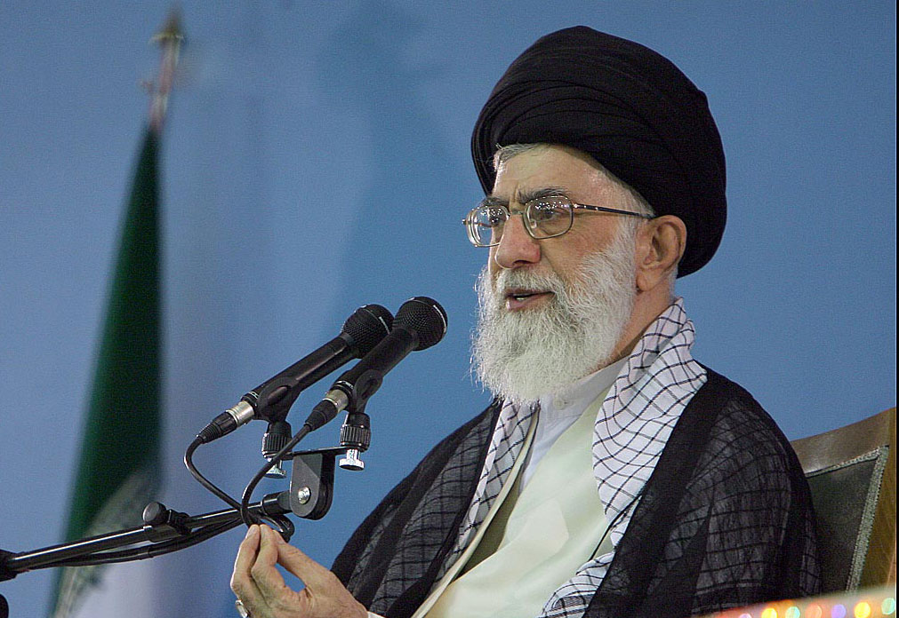 كاری كنيد كه تولیدات جوان‌های مؤمن و با استعداد مقهور واردات نشود