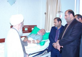عیادت حضرت آیت اله طبرسی از پدر شهیدان معظم طوسی