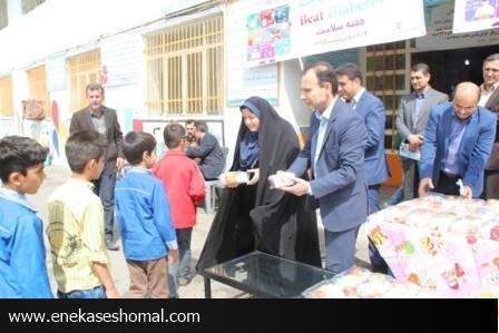 توزیع بسته هاي صبحانه سالم در بين دانش آموزان  مدرسه صادقيه ساری