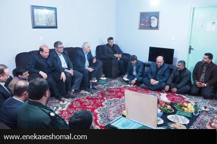 حضور استاندار مازندران و فرماندارمرکز استان در منزل شهيدان رادمهروكمالي شهدای مدافع حرم درساری
