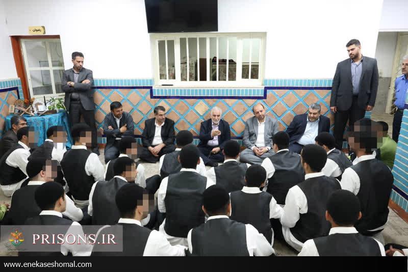 رئیس سازمان زندان‌ها در ادامه سفر خود به استان مازندران، با مددجویان کانون اصلاح و تربیت دیدار صمیمی