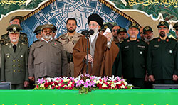 اجازه بازرسی‌ از مراکز نظامی و گفتگوی بیگانگان با دانشمندان هسته‌ای را نخواهیم داد